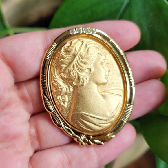 Vintage Gold Cameo Rhinestone Boucher Brooch Pin - Picture 3 of 8